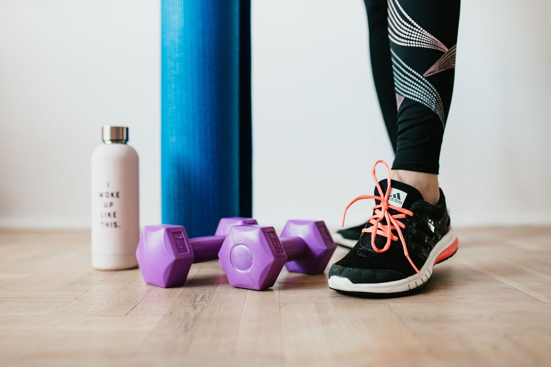 vStaying hydrated is important for overall health, and it's especially important when weightlifting (Photo by Karolina Grabowska/pexels)